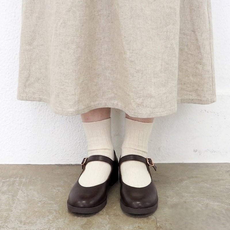 ダークブラウン