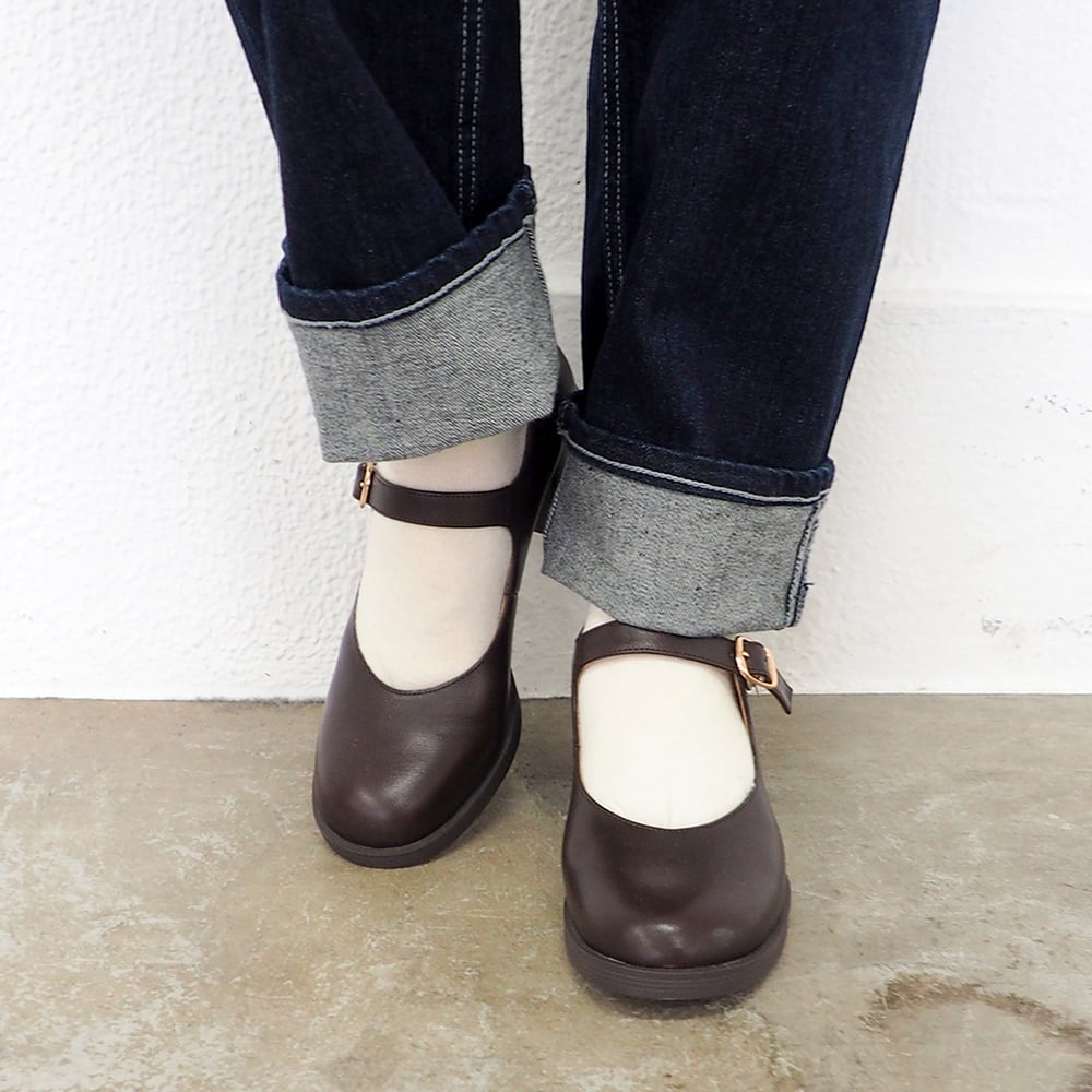 ダークブラウン