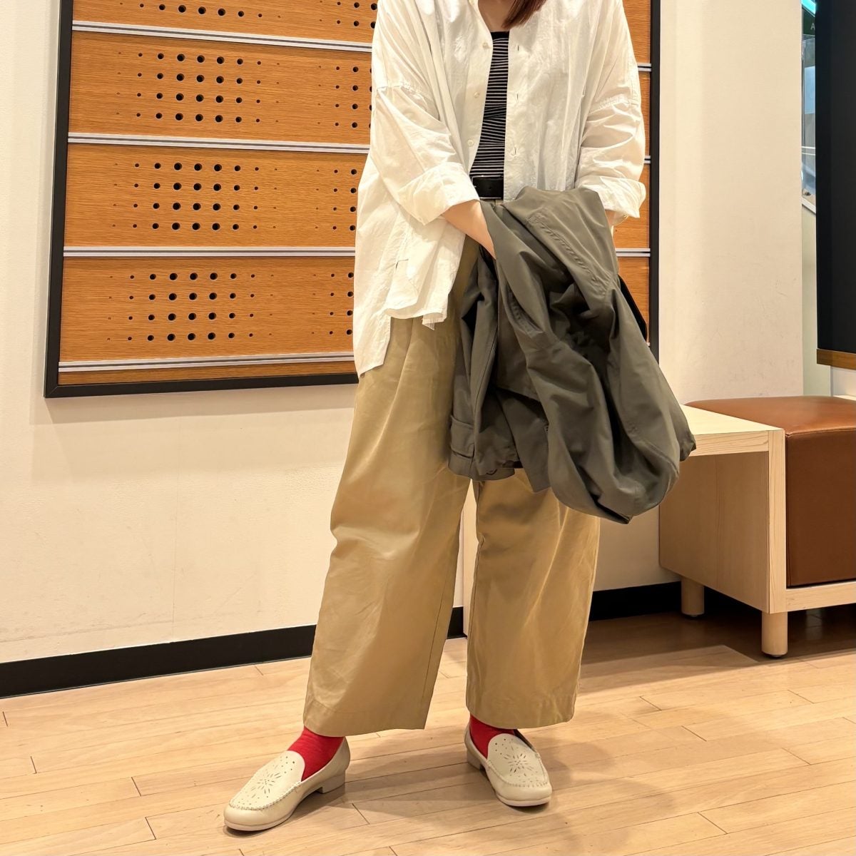 スタッフ着用：アイボリー