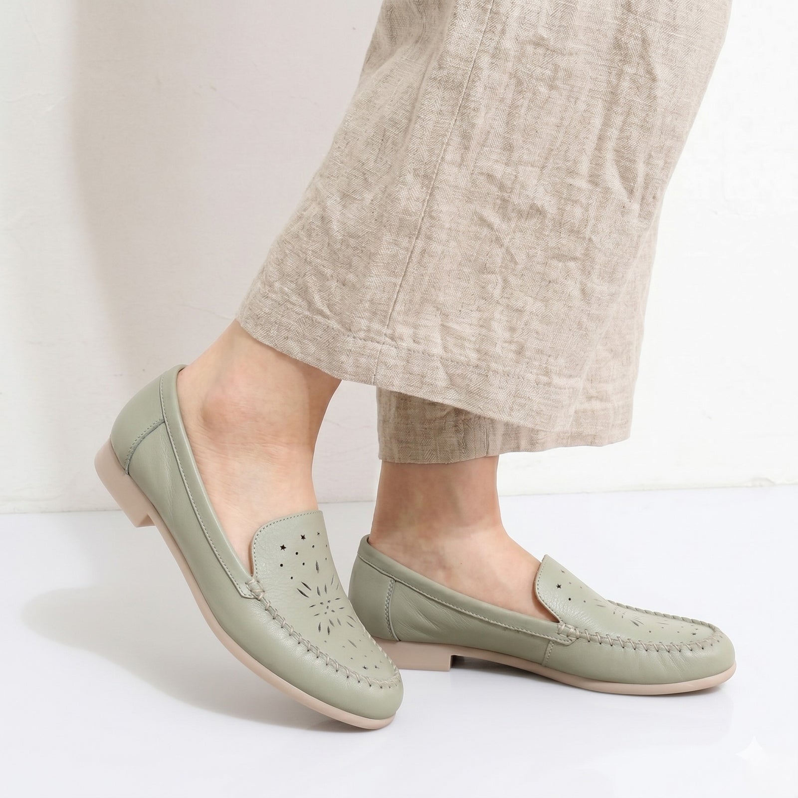 ライトグリーン