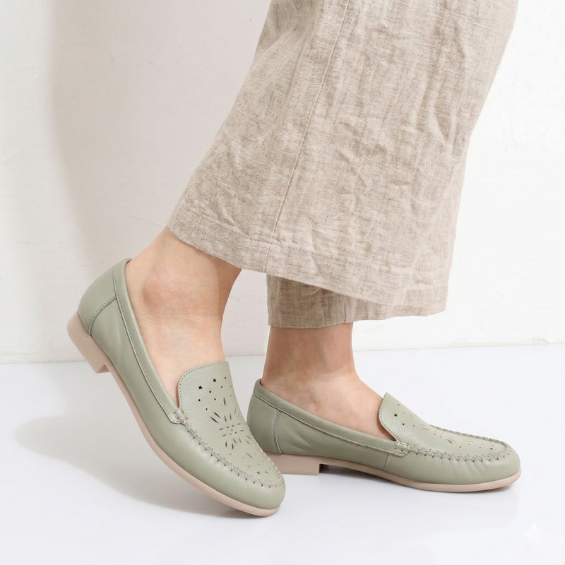 ライトグリーン