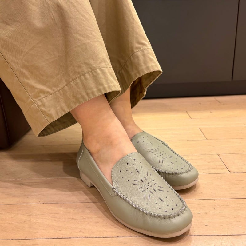 スタッフ着用：ライトグリーン