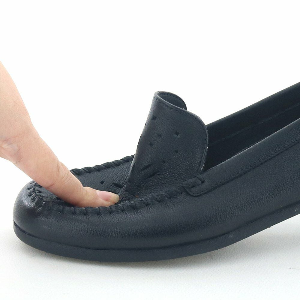 ソフトレザーで締め付けない。やわらかな履き心地です