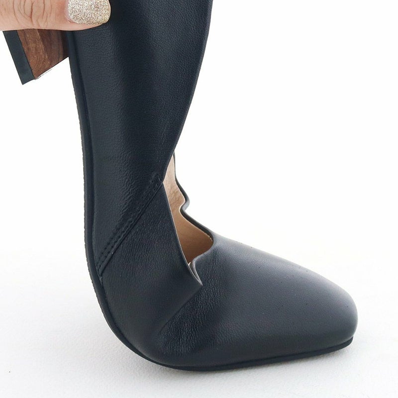 ソールの返りがよいのもポイント。靴に足についてくるので歩行がスムーズ