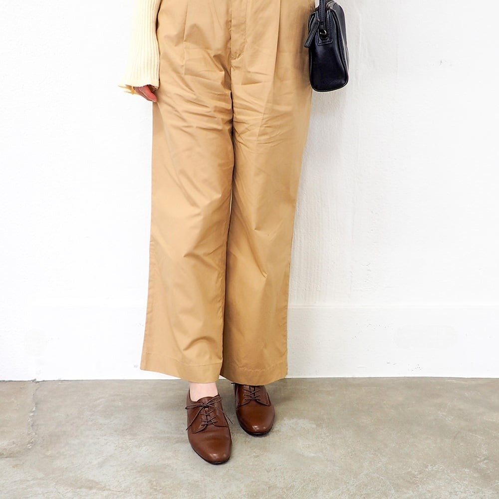 ダークブラウン