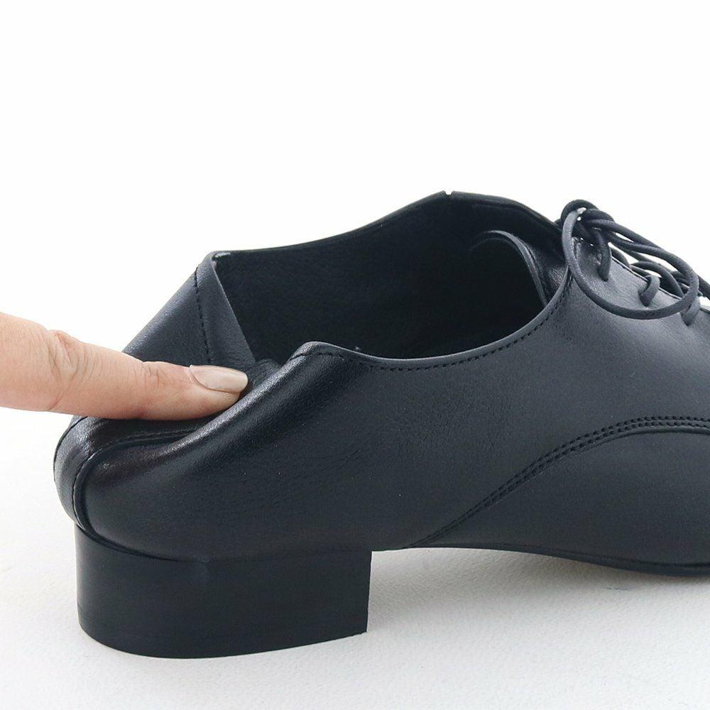 カカトもソフト。硬い芯を使わず足あたり良く仕上げました