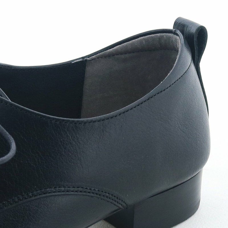 さらにかかとにはパッドを入れ、靴擦れしにくくなっています