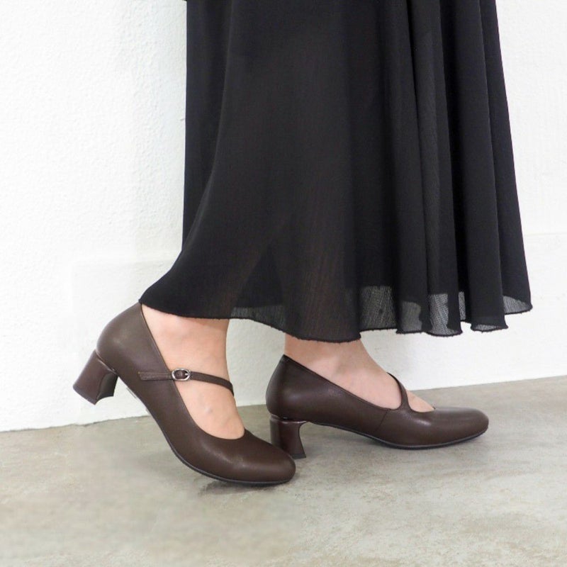 ダークブラウン