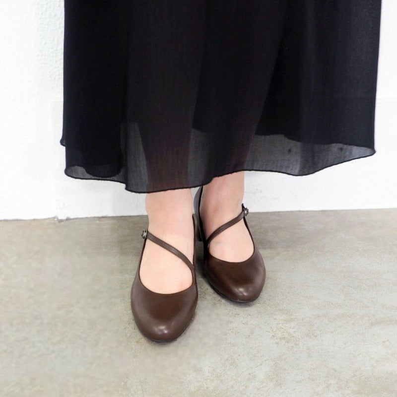 ダークブラウン