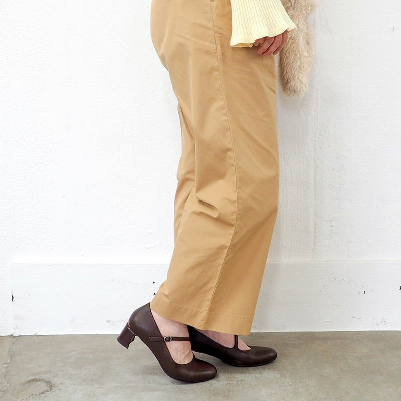 ダークブラウン