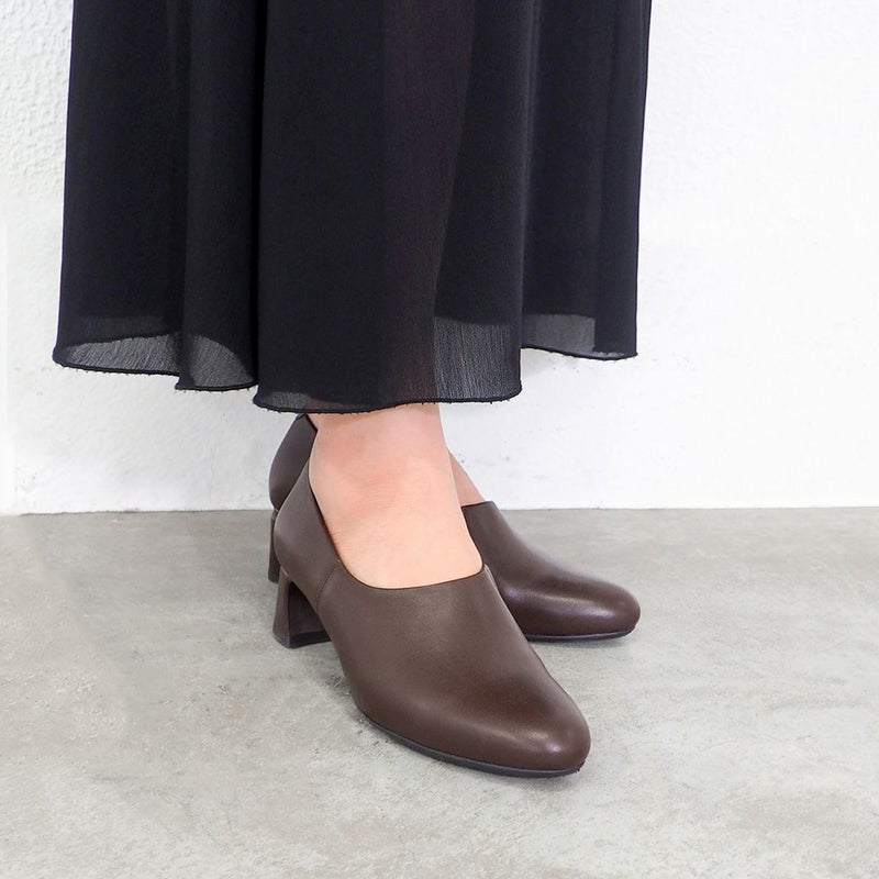 ダークブラウン