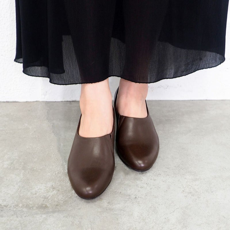 ダークブラウン