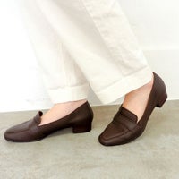 ダークブラウン