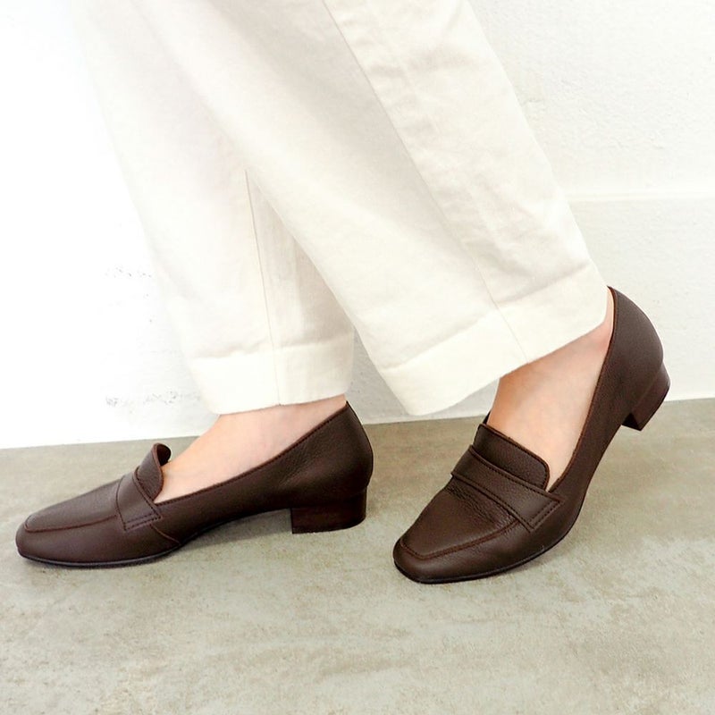 ダークブラウン