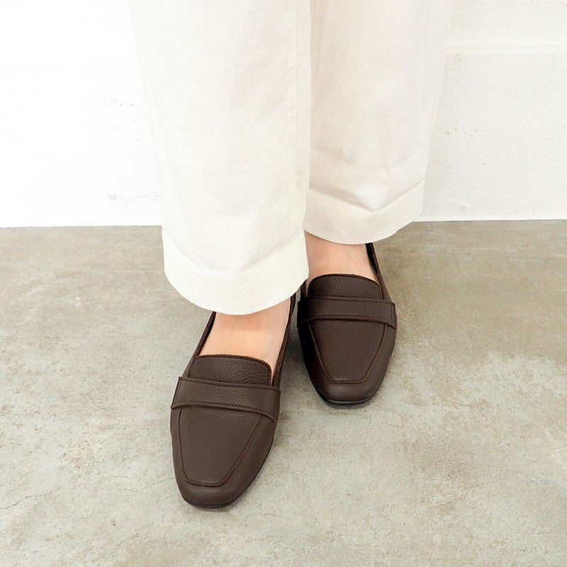 ダークブラウン