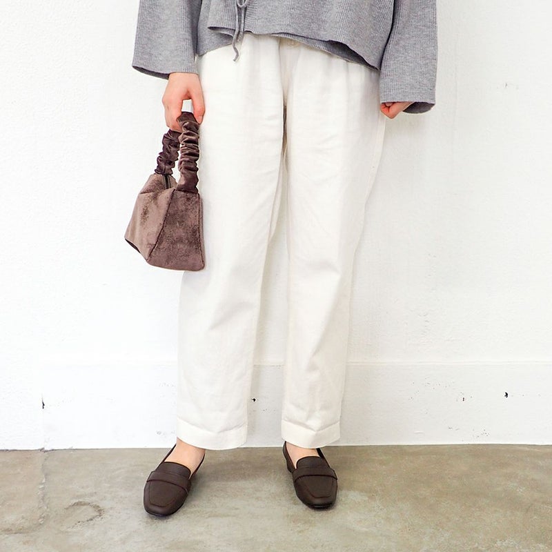 ダークブラウン