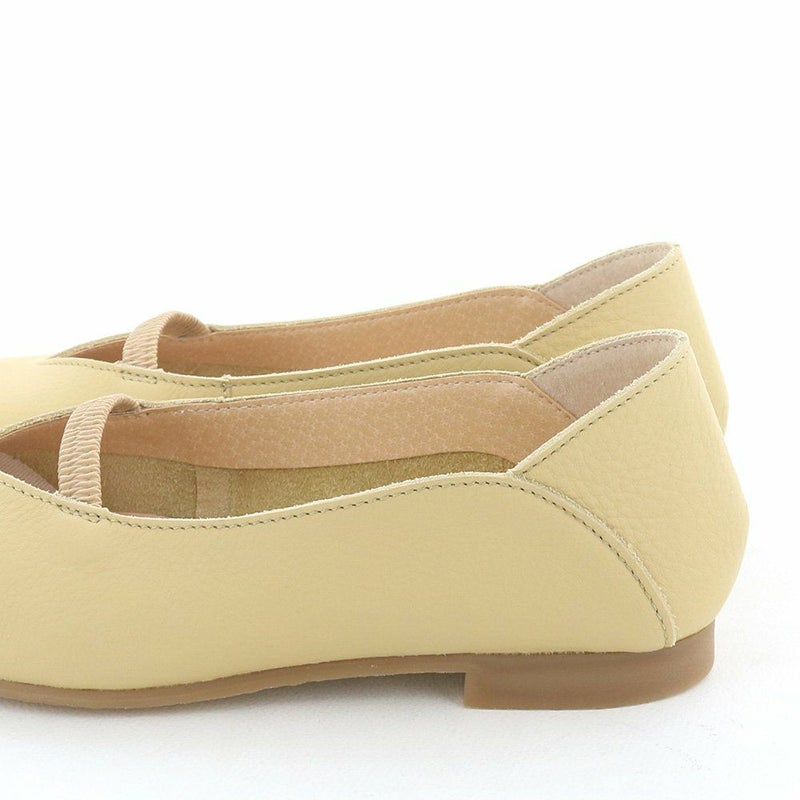 かかとの切り替え部のカッティングもポイントです