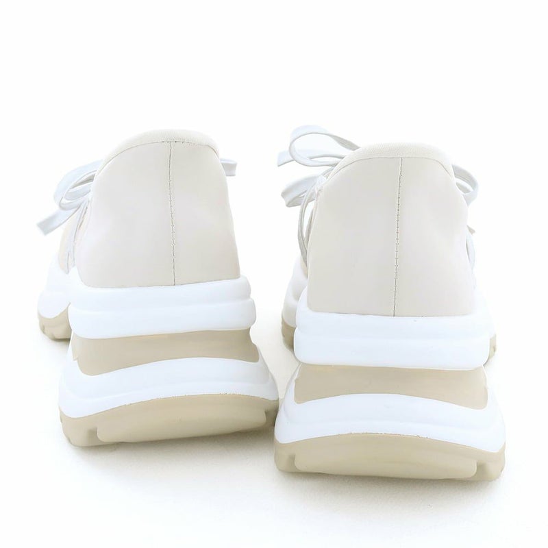 ヒールの高さは6cm。しっかりスタイルアップできます