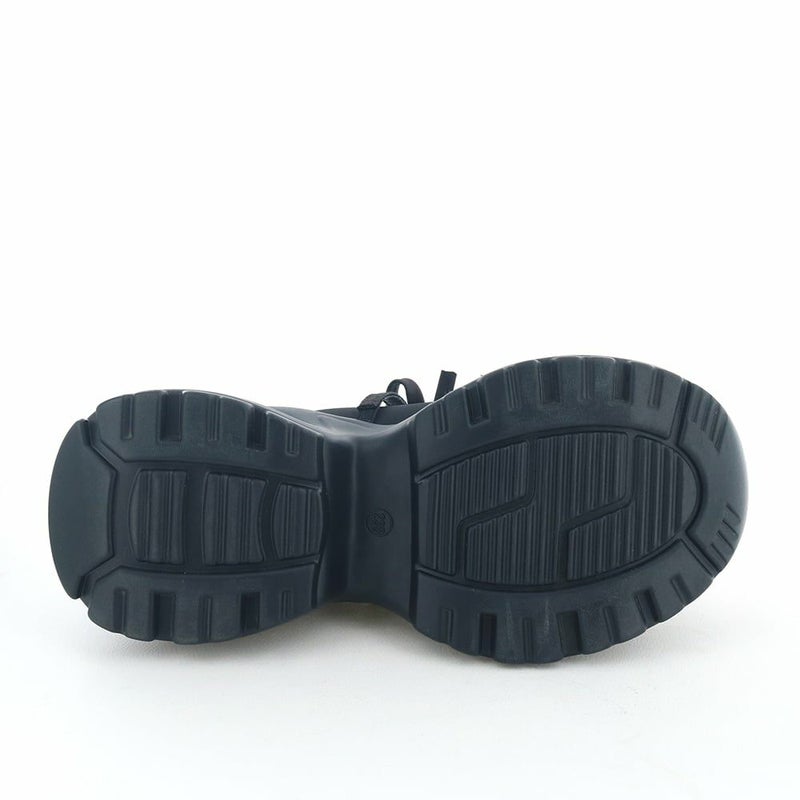 ソール全体に厚みがあるので実際の傾斜は2.5cmほど