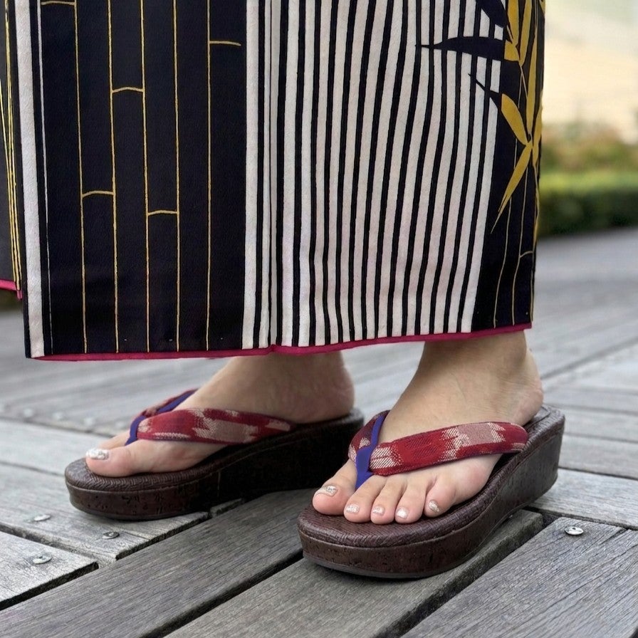 スタッフ着用：レッドブラウン