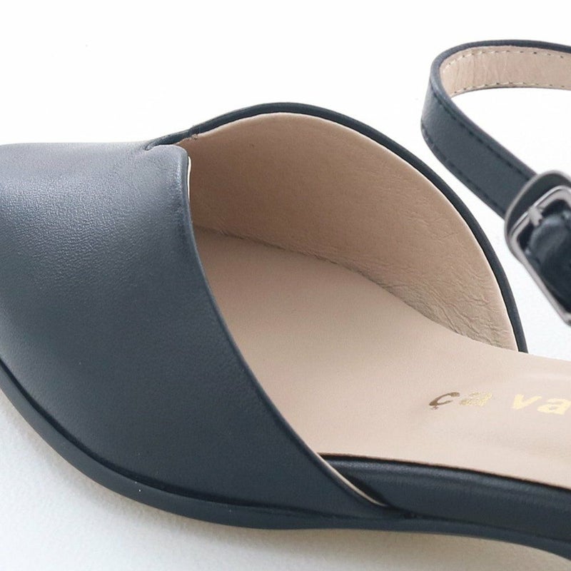 ライニングには豚革を使用。馴染みやすく優しい肌触りです