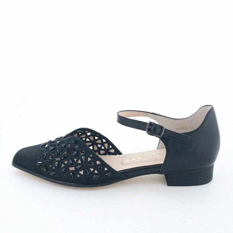 すっきりフォルムできれいに履けるサイドオープンパンプス