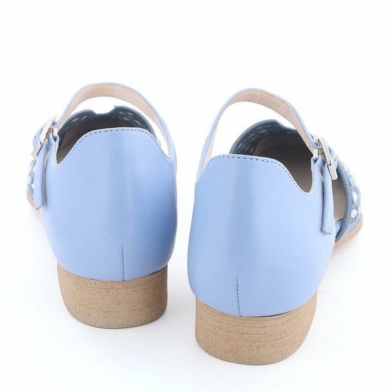 ローヒールなので気負わず履けるのも嬉しいポイント