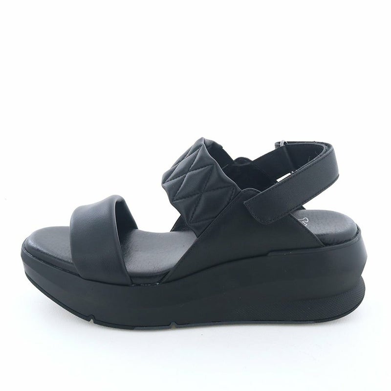 ANYOで人気のソールを使用したパデットサンダル