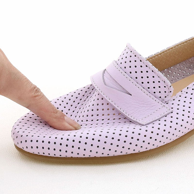 ソフトレザーを使用し、硬い芯が入っておらずやわらか