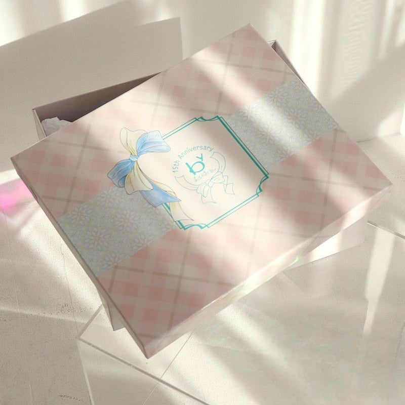 15周年限定カラーは特別記念ボックスに入っています