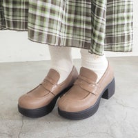 ベージュ