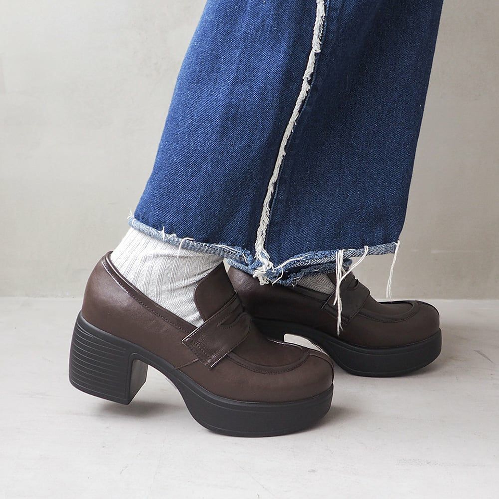 ダークブラウン