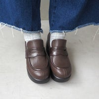 ダークブラウン