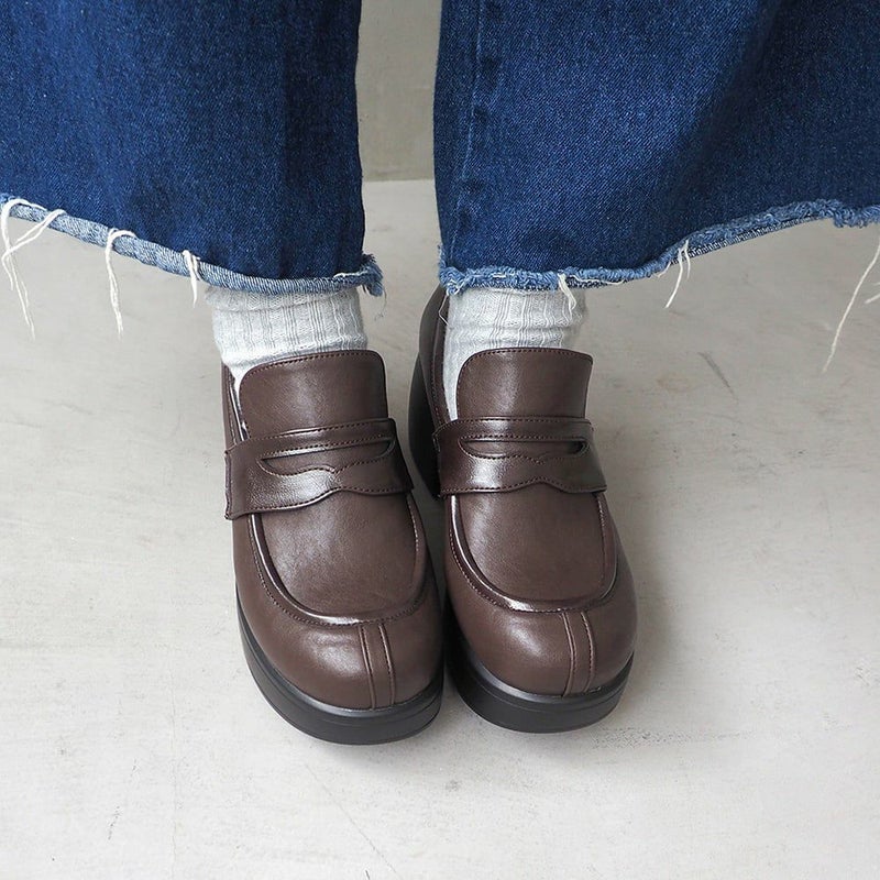 ダークブラウン