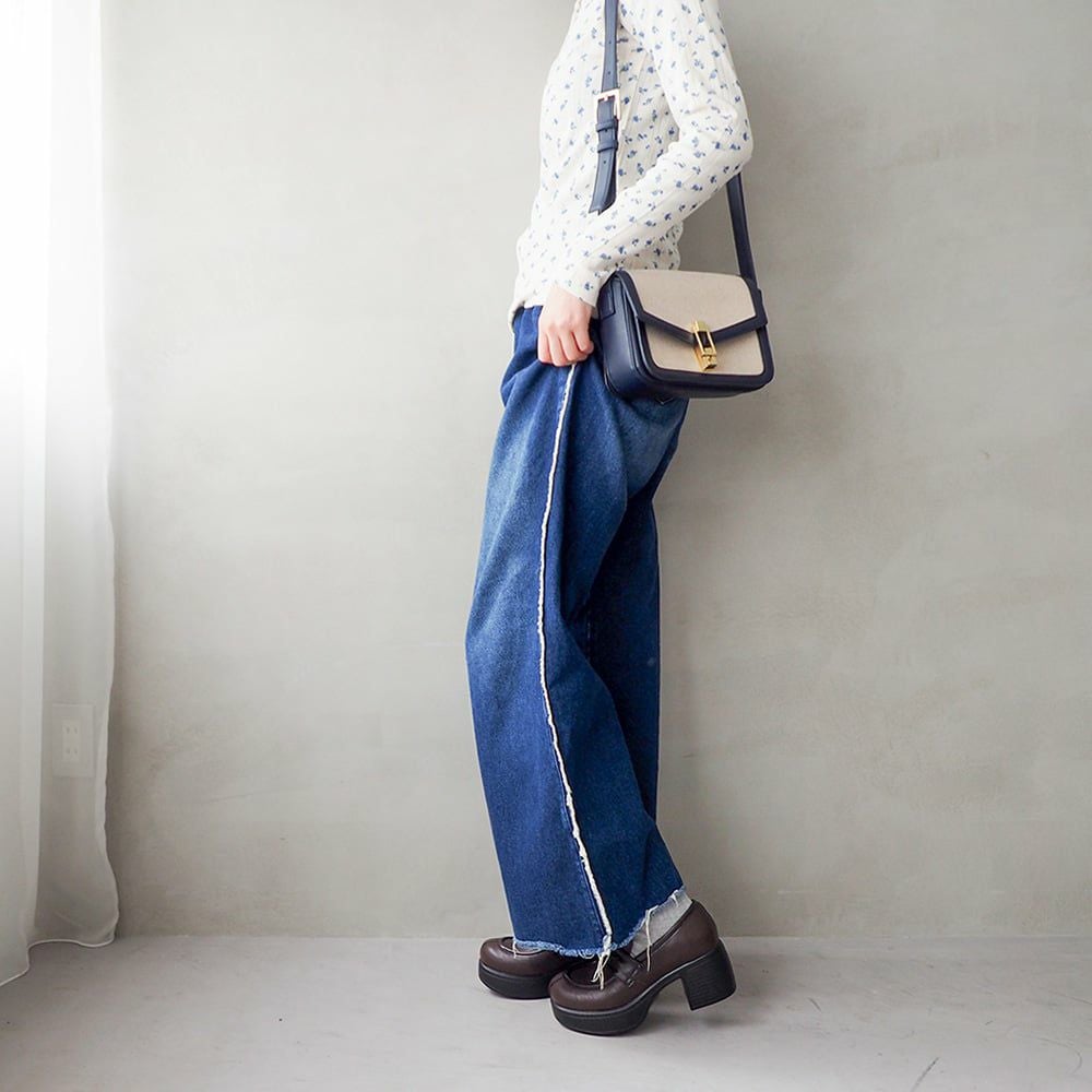 ダークブラウン