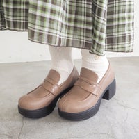 ベージュ