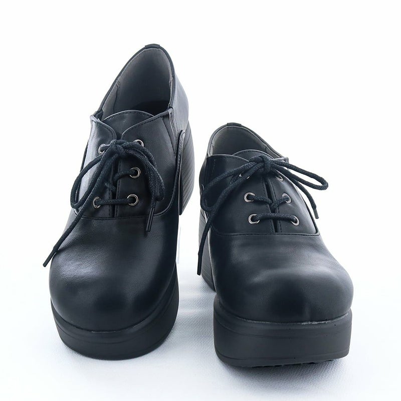 ボリューム感あるデザインでスタイルアップ効果も高い一足です