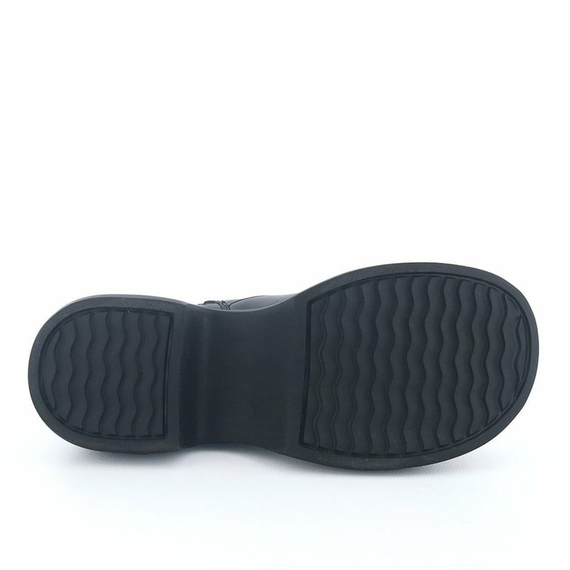 ソール全体に厚みがあり傾斜は3.0cmほど