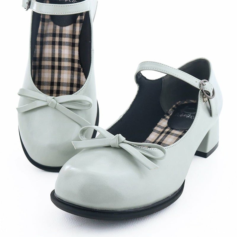 春の新色ライトグリーン。インソールに15周年限定のチェック柄をあしらいました