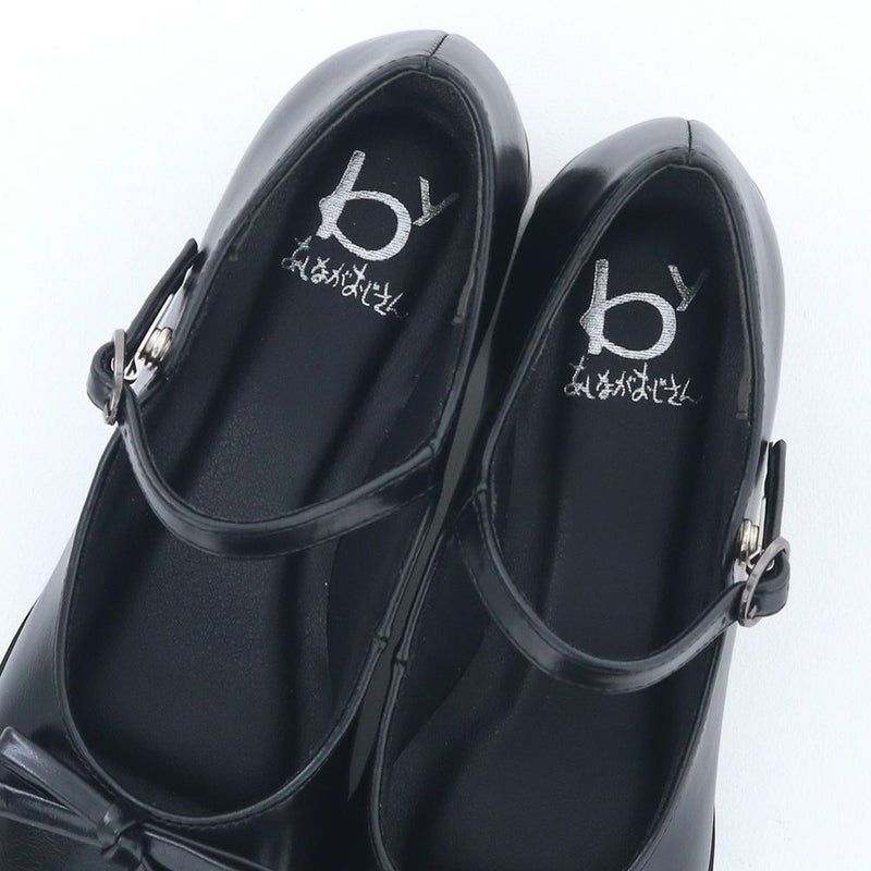 インソールは厚めのクッションでふかふかの履き心地