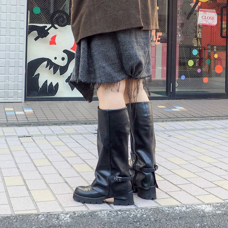 ブラック