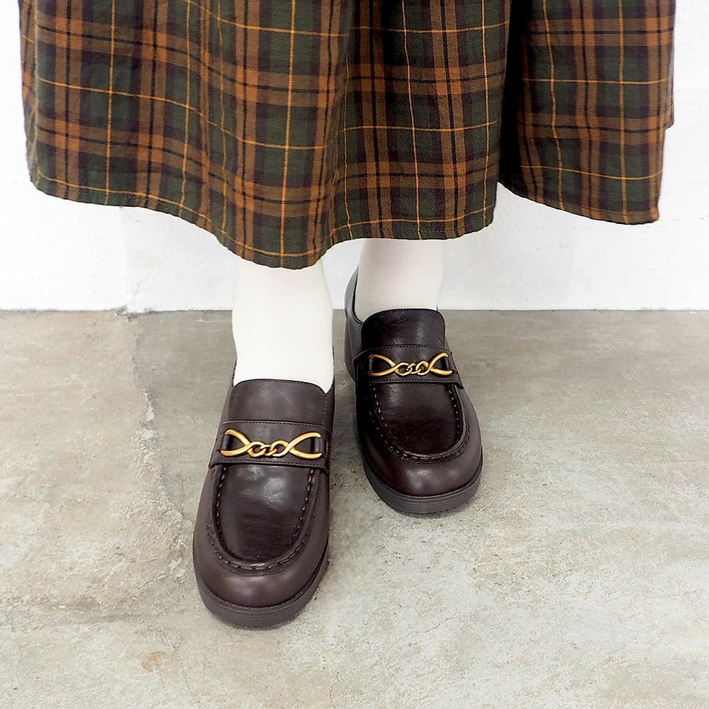 ダークブラウン