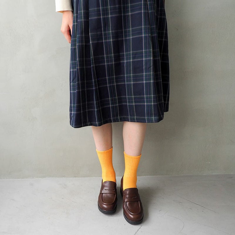 ダークブラウン