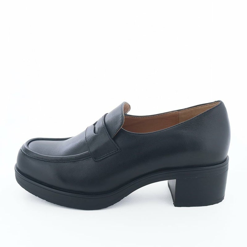 モールドソールで履きやすいベーシックなコインローファー