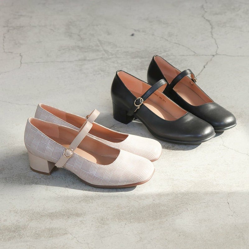 ストラップパンプス