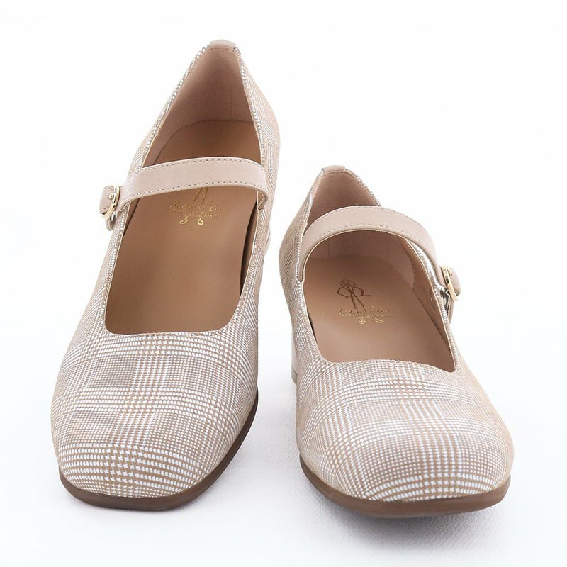 気の抜けないオンタイムにも足にやさしく寄り添ってくれる一足です