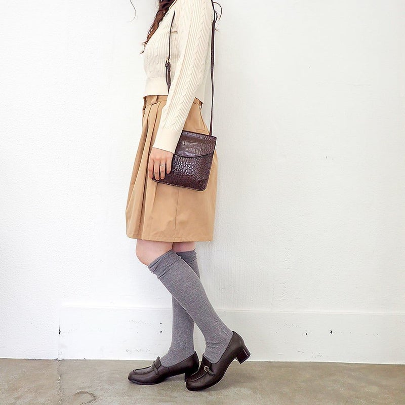 ダークブラウン