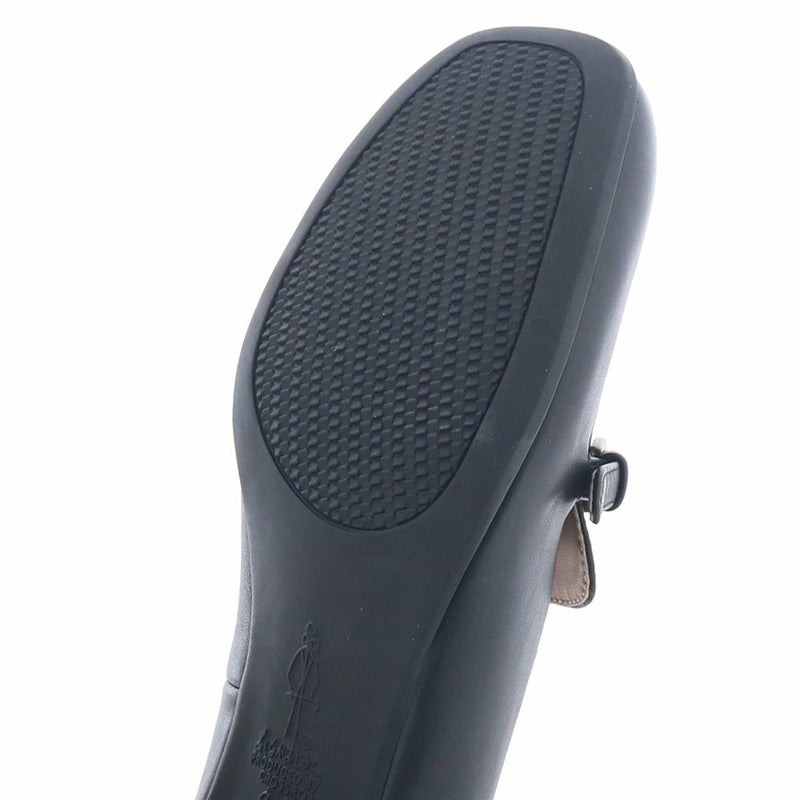 ブランドオリジナルモールドソールを採用