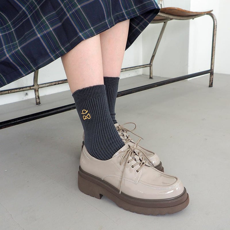 ライトグレージュ