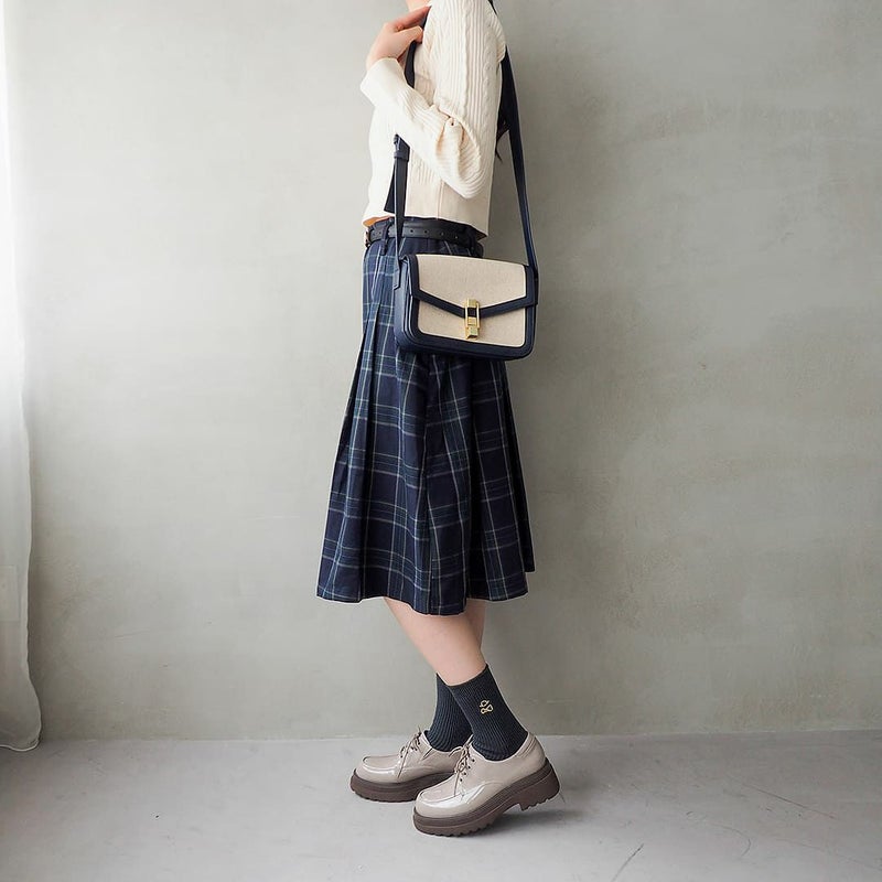 ライトグレージュ